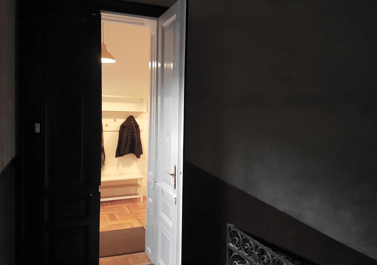 Luxury New Cozy Flat At Dob Street Nearby Gozsdu Court Apartment Budapest Luaran gambar