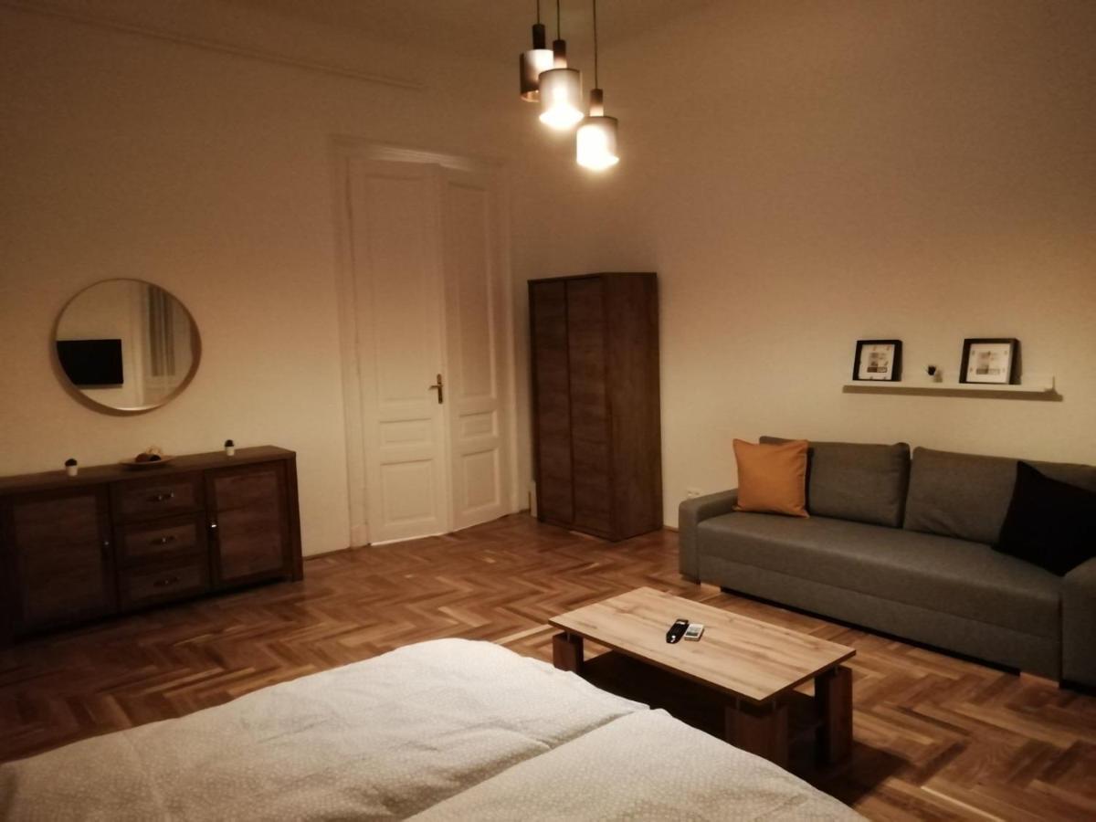 Luxury New Cozy Flat At Dob Street Nearby Gozsdu Court Apartment Budapest Luaran gambar