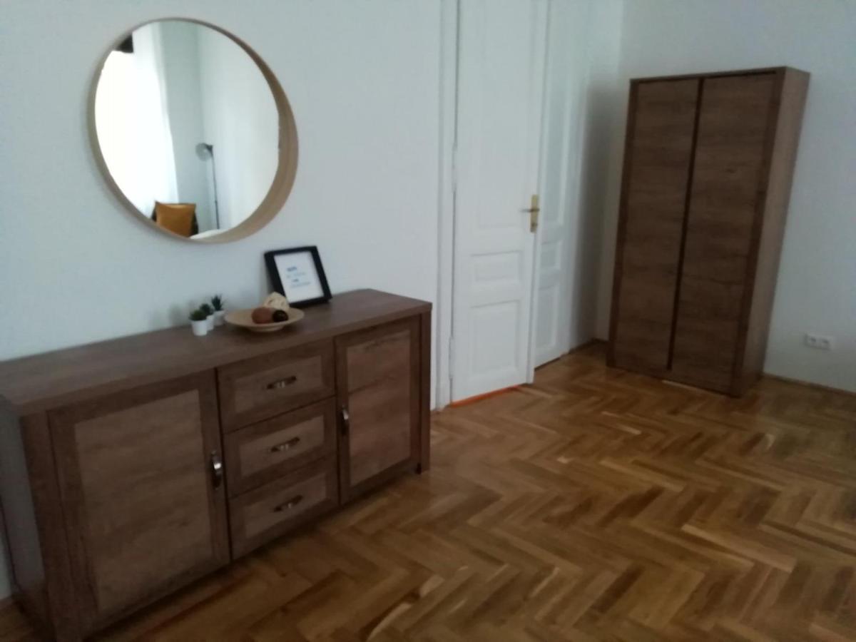 Luxury New Cozy Flat At Dob Street Nearby Gozsdu Court Apartment Budapest Luaran gambar